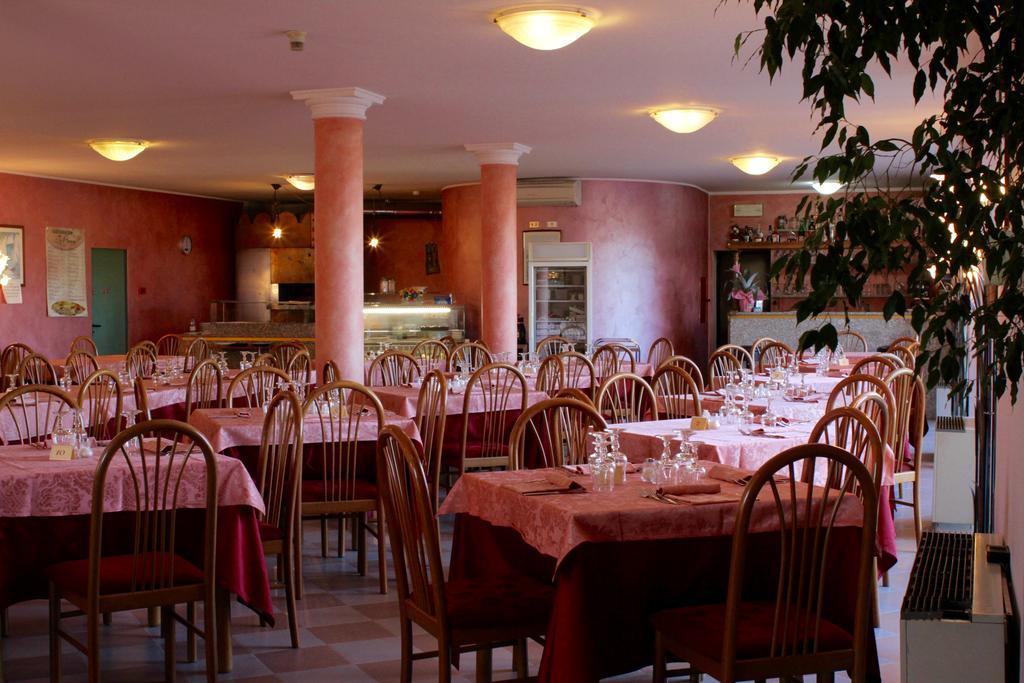 Hotel Monumento Чертоза ди Павия Екстериор снимка