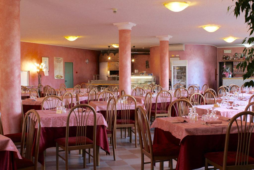 Hotel Monumento Чертоза ди Павия Екстериор снимка