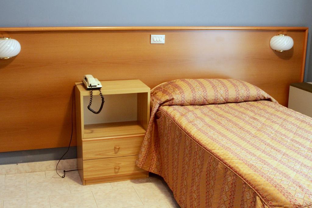 Hotel Monumento Чертоза ди Павия Екстериор снимка