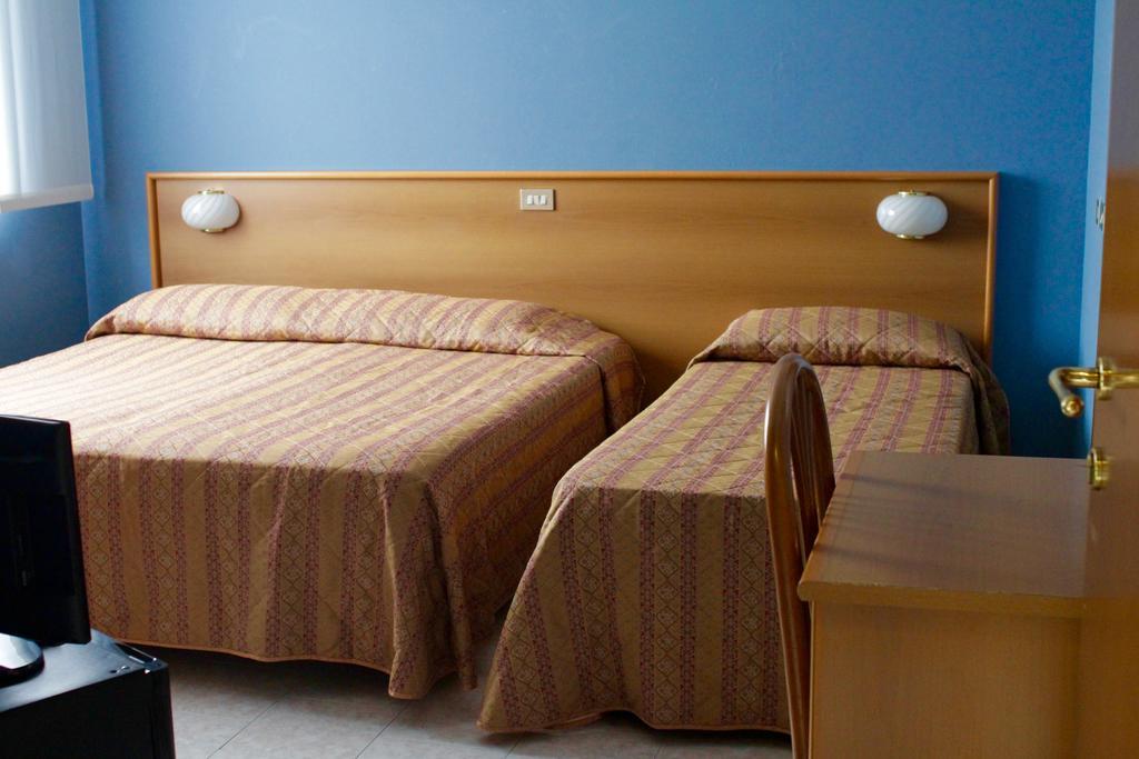 Hotel Monumento Чертоза ди Павия Екстериор снимка