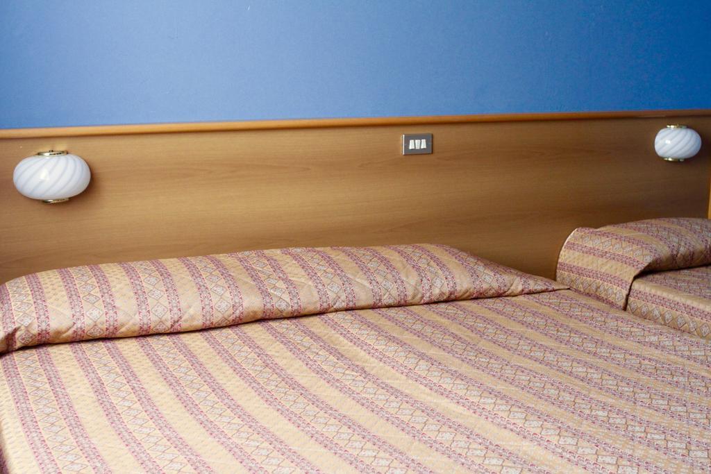 Hotel Monumento Чертоза ди Павия Екстериор снимка