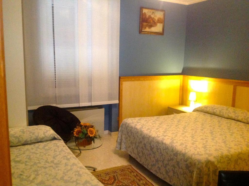 Hotel Monumento Чертоза ди Павия Стая снимка
