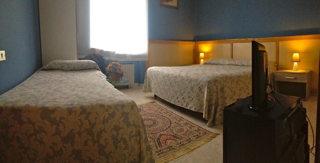 Hotel Monumento Чертоза ди Павия Стая снимка