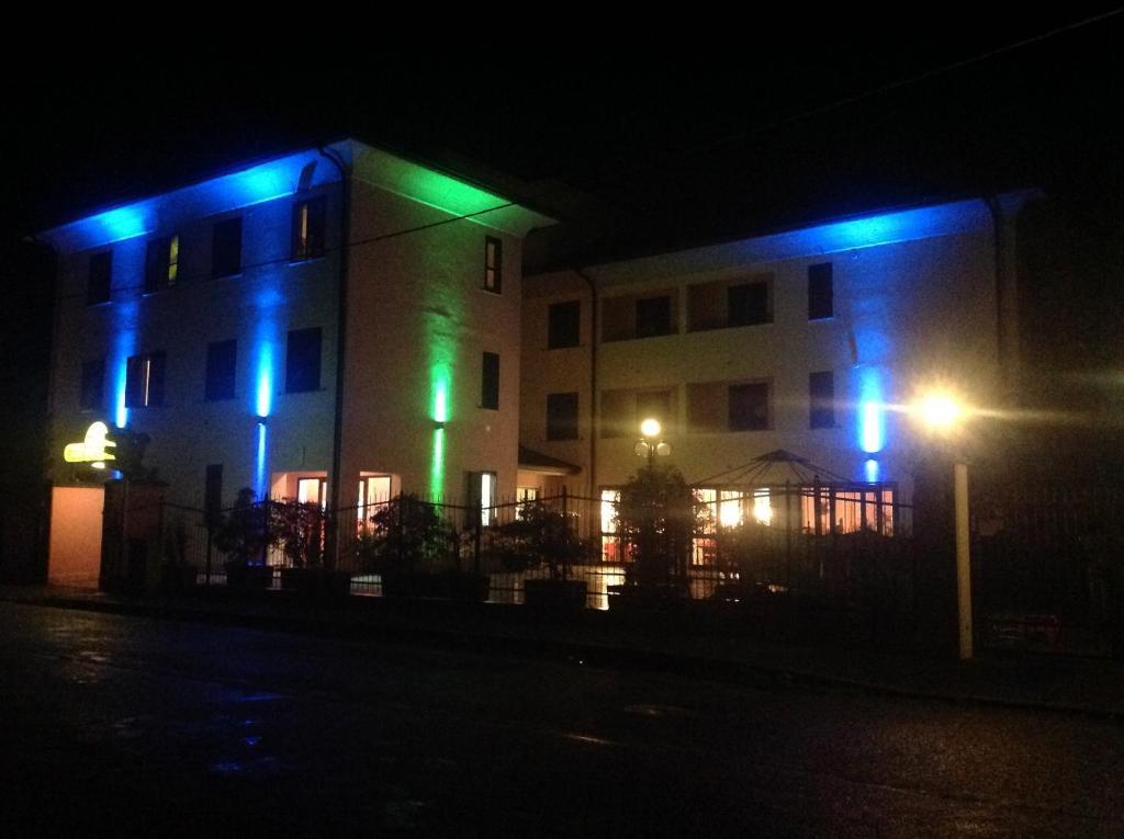 Hotel Monumento Чертоза ди Павия Екстериор снимка